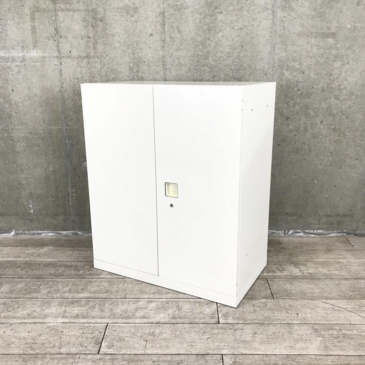 【オフィスの書類をスッキリ整理！取っ手がどの方向からでも開くマルチハンドル！】■オカムラ(okamura)製　レクトラインシリーズ　両開き書庫　ローキャビネット　W900×H950㎜　■シリンダー錠　■ホワイト  ■ベース付き　※日焼け有【2510】弊社使用欄【A01041695】
                        レクトライン
                                    中古
            