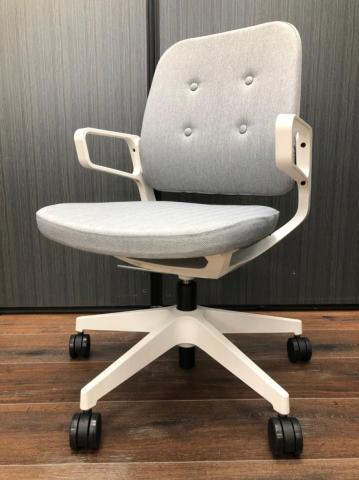 【中古】レヴィ KG-566SB-W9T5 イトーキ（ITOKI） 肘付ローバックチェア