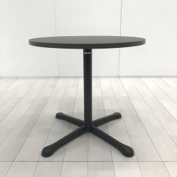 【カフェ風丸テーブル入荷！リフレッシュスペースなどにおすすめ！】■オカムラ（okamura）製　 丸形テーブル　W750×H750㎜　■天板：木目ダークブラウン　脚：ブラック　【弊社使用欄：A01063391】