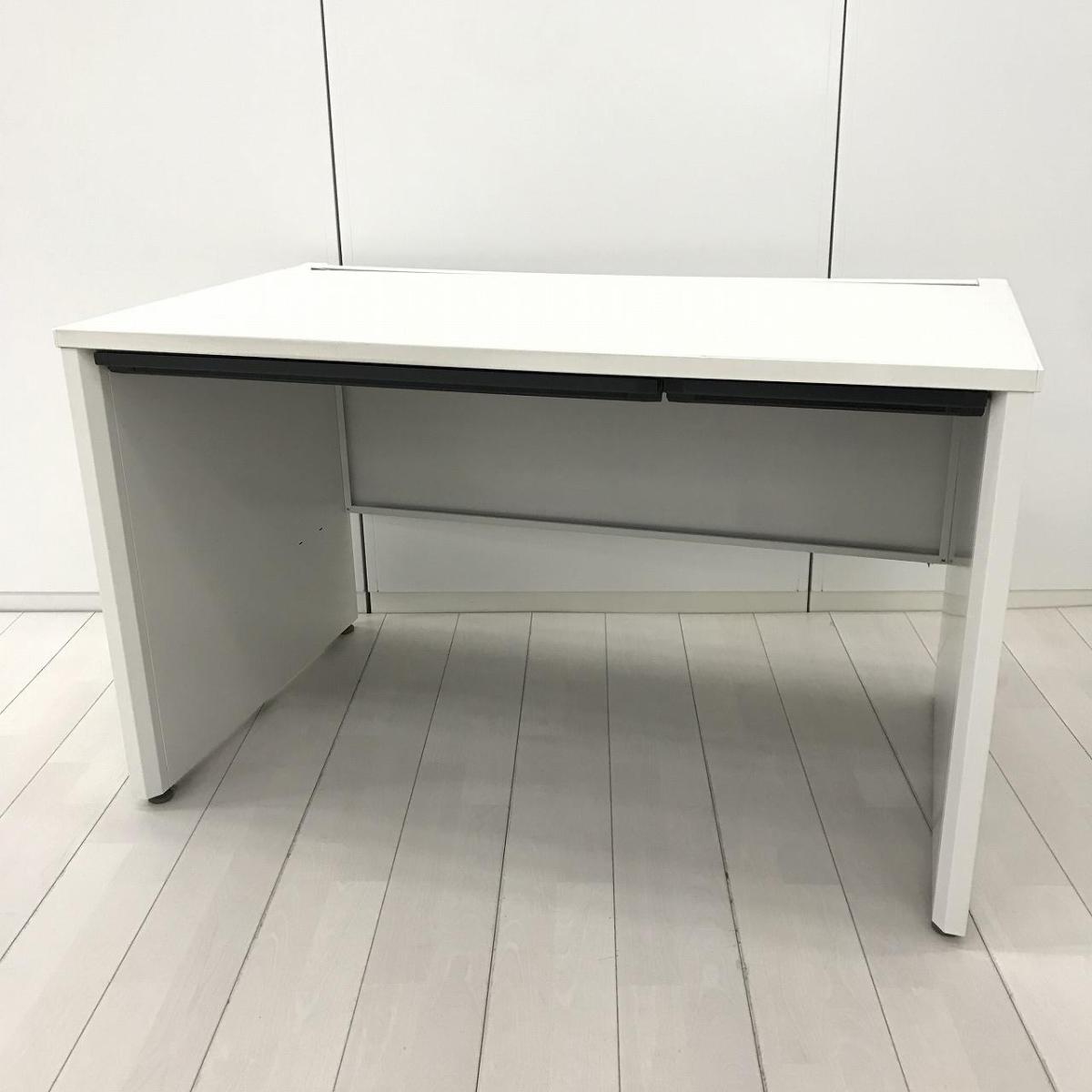 【パネル脚が珍しい、シンプルなオフィスデスク！】■イトーキ(ITOKI)製　CZRシリーズ　平机　W1200×D700㎜　引き出し付き　■パネル脚　■配線口　■ホワイト
                        CZRデスク
                                    中古
            