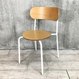 【木製のおしゃれなスタッキングチェア！待合室やリフレッシュスペースにおすすめ！】■スタッキングチェア　多目的チェア　木製　キャスター無　■木目調ナチュラル/4本脚：ホワイト