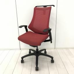 【在庫入替セール品！（本在庫限定価格）】【姿勢の変化にフレキシブルに対応する高機能メッシュチェア！】■イトーキ（ITOKI）製　エフ（f）チェア　ハイバック　■可動肘　背面メッシュ　■ハンガー付き　■ラズベリーレッド　ブラックフレーム【弊社使用欄：A01034065】【HU】
