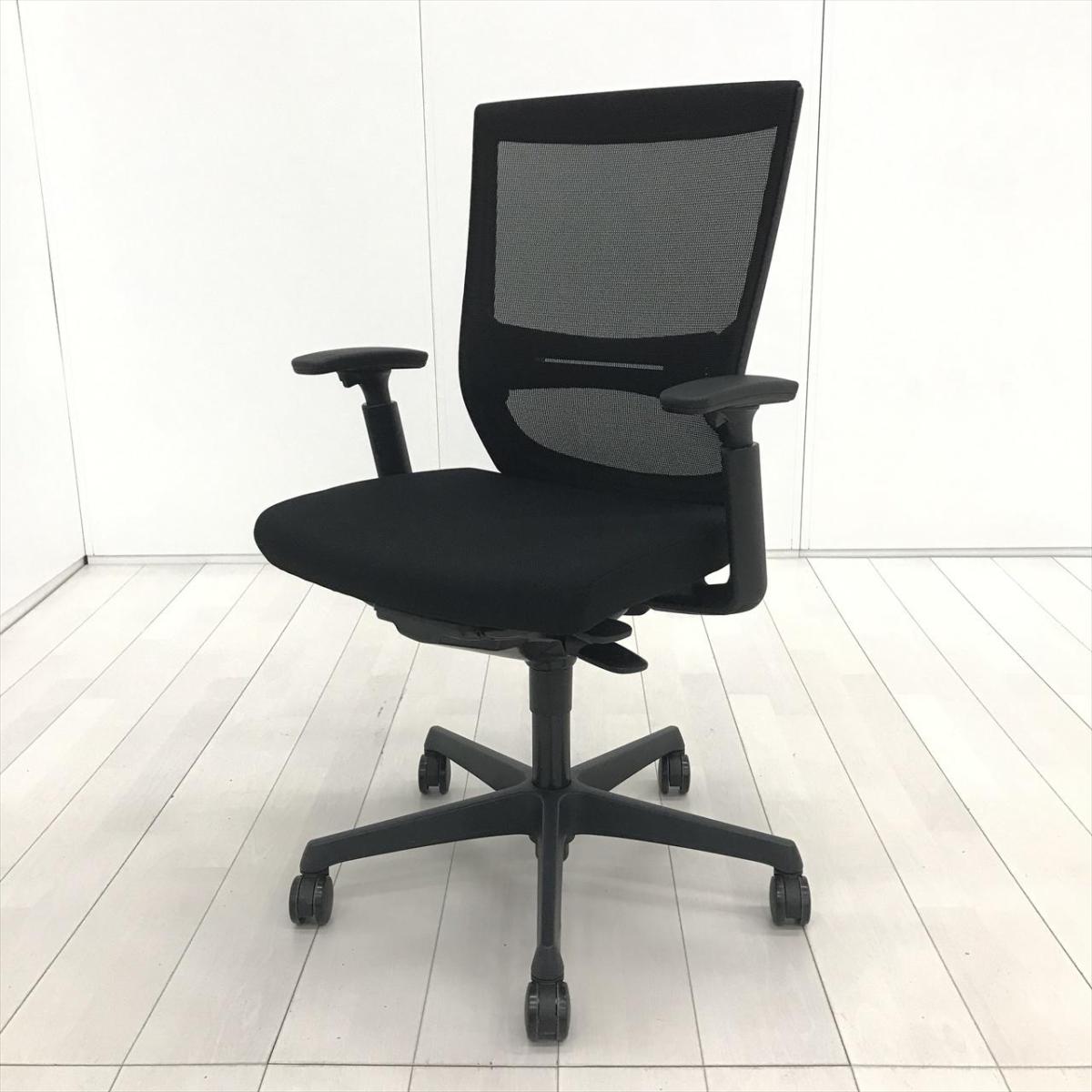 【長時間のデスクワークもランバーが快適にサポート！】■オカムラ（okamura）製　エスクードチェア　ハイバック肘付　背面メッシュ　■可動肘・ランバーサポート付き　■ブラック【2602】弊社使用欄【A01061733】
                        エスクードメッシュ
                                    中古
            