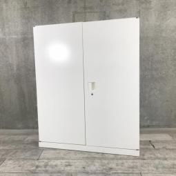 【書類整理がしやすい3S書庫シリーズの両開き書庫！】■オカムラ（okamura）製　3S書庫シリーズ　両開き書庫　ローキャビネット　W900×D450㎜　■シリンダー錠　■ホワイト【2601】弊社使用欄【A01057920】