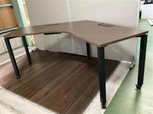 コクヨ　ワークフィット　ブラウン天板×ブラック脚　ブーメランデスク　定価20万越えの高級デスク入荷　#岐阜#愛知#三重#静岡#CS在庫