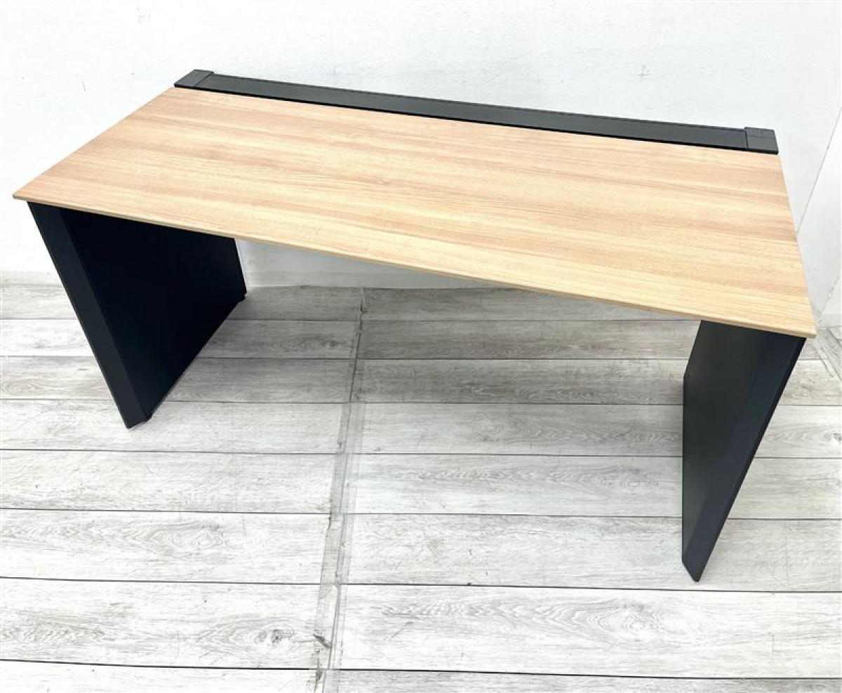 【木目天板にブラック脚の落ち着いたデザインの片面フリーアドレスデスク！】■コクヨ　ワークヴィスタ　■片面フリーアドレスデスク　■ナチュラル天板＋ブラック脚　■W1400
                        ワークヴィスタ
                                    中古
            