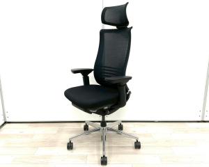 【限定1脚】■KOKUYO/コクヨ　■ベゼル(Bezel)チェア　■ブラック（black）　■肘付き/可動肘　■エクストラハイバック　■背面/メッシュ　座面/布　■ランバーサポート・ヘッドレスト付き　■オススメ/人気/定番商品