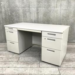 【収納量が多く天板も広いため管理職の方や事務作業の多い方などにおすすめ！】■コクヨ（KOKUYO）製　BS+シリーズ　両袖机　W1400×D700㎜　■シリンダー錠　■ニューグレー【IB】