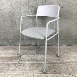 【シンプルなデザインで使いやすい！簡単に収納可能！】■コクヨ（KOKUYO）製　エニー（Any）　ネスティングチェア　■ライトグレー　【弊社使用欄：A00985566/A01064526】