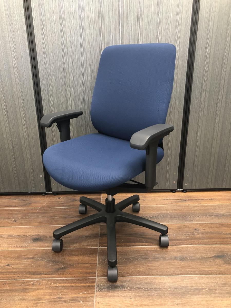 価格安いチェアをお探しの方必見！コンパクトで座りやすい！
■イトーキ/トルテR/ネイビーブルー　可動肘付き！
                        トルテR
                                    中古
            