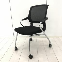 【在庫入替セール品！（本在庫限定価格）】背にフィットする快適メッシュ！横に積めて収納できるネスティングチェア！■コクヨ（KOKUYO）製　サテリテチェア　肘付ミーティングチェア　■キャスター付　■背面メッシュ　■ブラック　【弊社使用欄：A01038453】【HU】