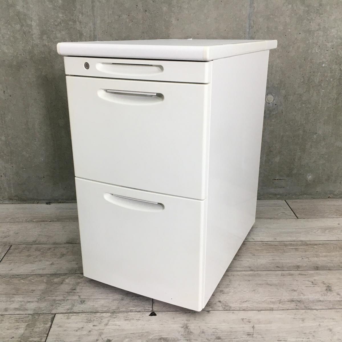希少/定番/サイドデスク　オカムラ（okamura）SD-Vシリーズ　脇机3段　H700mm　■色：ライトグレー　■シリンダー錠
                        SD-V
                                    中古
            