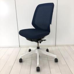 【在庫入替セール品！（本在庫限定価格）】ファッション性の高いタスクチェア！オシャレなデザインに快適な座り心地！主張が少なくさまざなオフィス環境にフィットいたします！
■イトーキ（ITOKI）ノートチェア（nort）■テクスチャードメッシュ　■ネイビーブルー【弊社使用欄：A01037533】【HU】