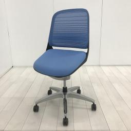 【座ってから立ち上がるまで、すべての姿勢を支える多機能チェア！快適さを追求した新感覚オフィスシーティング！】■オカムラ(okamura)製　ルーチェチェア　肘無　ローバック　背面メッシュ　■ブルー×ブラックシェル