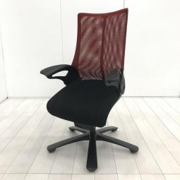 【限定1脚！】【包み込まれる座り心地ゆりかご！！ご自宅用にもおすすめ！】■オカムラ(okamura)製　レオパード(leopard)シリーズ　肘付ハイバック　■背面メッシュ：レッド　■座面クッション：ブラック　【状態良好品！】