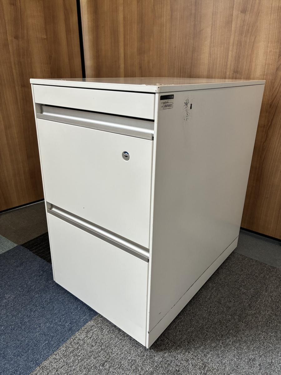 イトーキ製　3段ワゴン　インクルード　ホワイト　高さ645㎜　フリーアドレスデスク用
                        インクルード
                                    中古
            