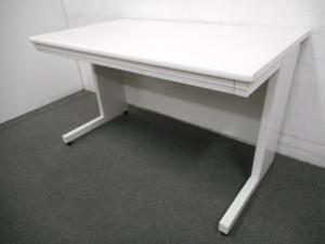 【定価約6万円】【コスパのよいスチールデスク！定番の1200㎜サイズ！】■プラス(PLUS)製　リード(LEED)シリーズ　平机　引き出し付き　W1200×D700×H700㎜　■ホワイト