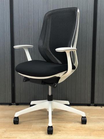 【中古】シルフィーメッシュ  オカムラ（okamura） 肘付ハイバックチェア