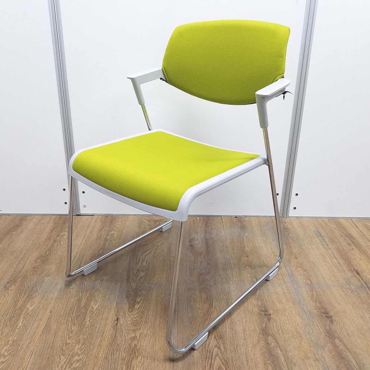 重ねて収納可能なミーティングチェア！会議用におすすめ！
■コクヨ/サティオ（Satio）/ライトオリーブ　スタッキングチェア
                        サティオ
                                    中古
            