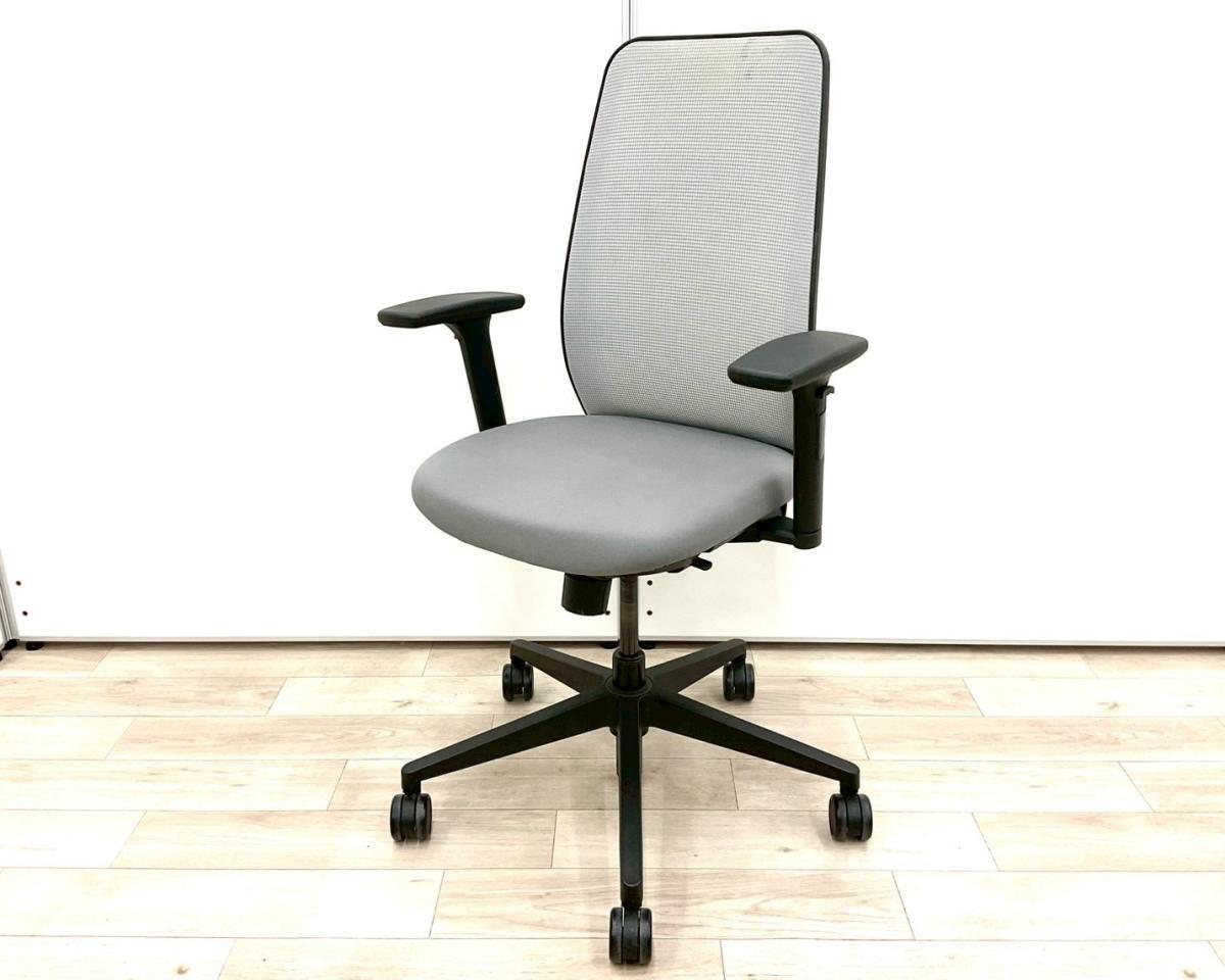 ■スチールケース(Steelcase)製　■パーソナリティープラス(Personality™Plus)シリーズ　■肘付ハイバック　■背面メッシュ　■可動肘　■グレー×ブラックシェル　【弊社使用欄：A01063215】【SN】
                        Personality
                                    中古
            