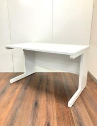 【関西倉庫在庫品】■ウチダ/スカエナシリーズ　■平机　W1200　■ホワイト　■Kタイプ（奥一直線配線タイプ）　【オフィスの定番商品がロット入荷！　一直線の配線カバータイプ！】