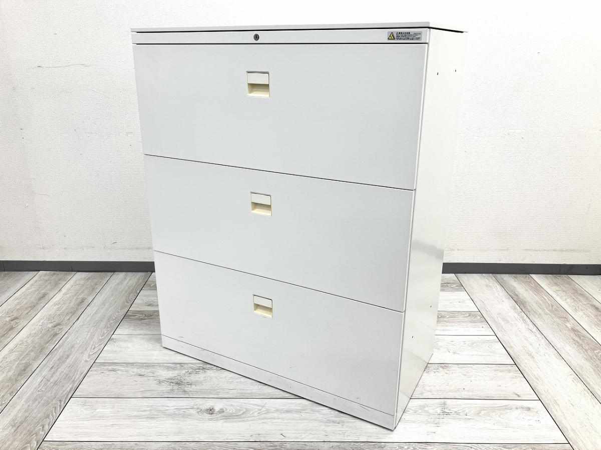 【在庫入替セール品】【オフィス書類をスッキリ整理！】■オカムラ製　3段ラテラル書庫　ホワイト天板付　■ファイル収納にオススメ！引出し型キャビネット！
                        3S 書庫
                                    中古
            