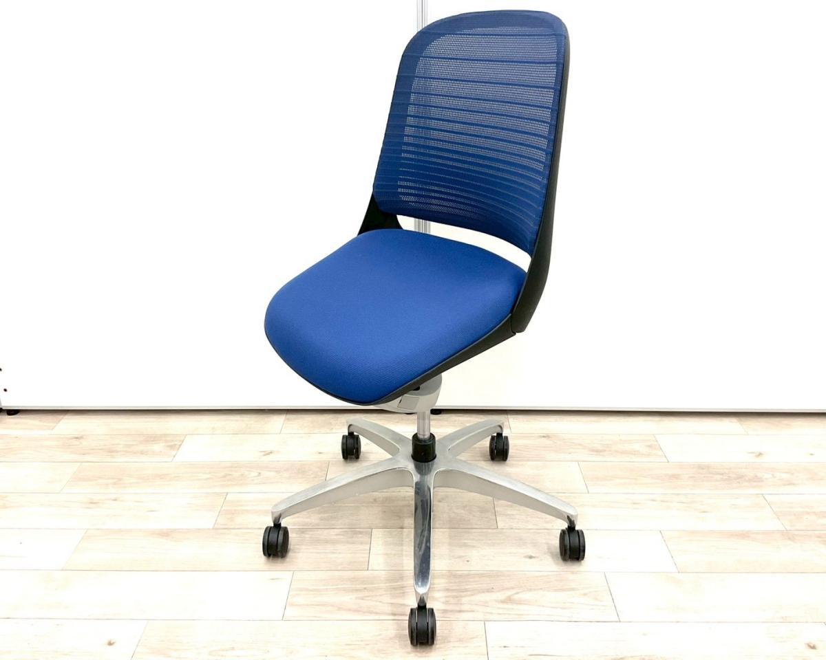 ■オカムラ（okamura）製　ルーチェチェア　肘無　ローバック　背面メッシュ　■ブルー×ブラックシェル　【弊社使用欄：A01064300】【SN】
                        ルーチェ
                                    中古
            