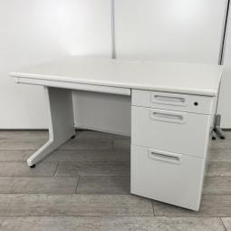 【収納も充実で使いやすい！ホワイト片袖机】■プラス（PLUS）製　LAシリーズ　片袖机　■W1200㎜×D700㎜　■ホワイト