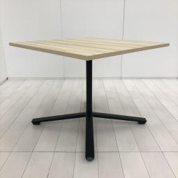 【カフェスペースやリフレッシュスペースに最適】■コクヨ（KOKUYO）製　ビエナ（VIENA）シリーズ　ミーティングテーブル　角テーブル　　■キャスター脚 　■天板:ナチュラル×ブラック脚