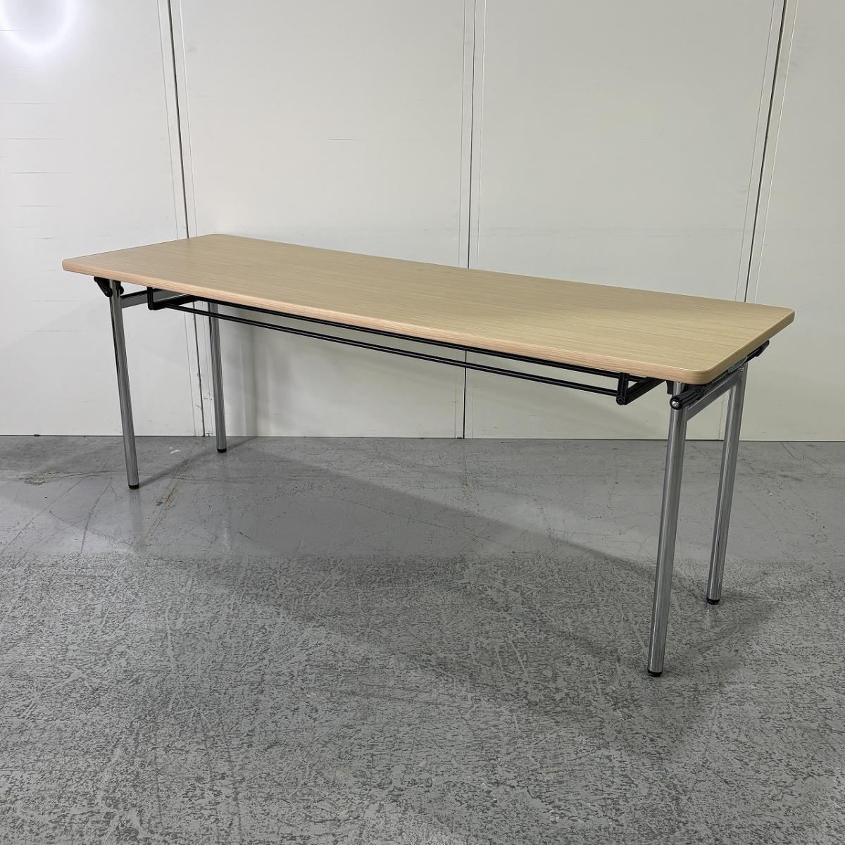 【1台限定】【幅1800mmのゆったりサイズで、会議・研修・作業台まで幅広く活躍】■イトーキ（ITOKI）製　TFシリーズ　折りたたみテーブル　ミーティングテーブル　W1800mm×D600×H695mm　■木目ナチュラル
                        その他シリーズ
                                    中古
            