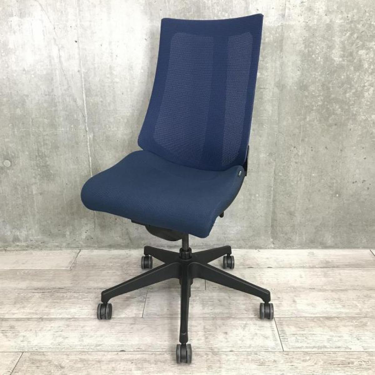 【2脚限定】【最先端のワークチェア！座る姿勢や身体の動きにフレキシブルに対応！】■イトーキ（ITOKI）製　アクト（Act）チェア　肘無し　ハイバック　メッシュ背面　■ネイビーブルー×ブラックシェル
                        アクト メッシュ 樹脂
                                    中古
            