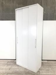 【スライド引き戸だから開閉スペースに困らない！3枚引き戸タイプ！】■コクヨ（KOKUYO）製　エディア（EDIA）シリーズ　3枚引き違い書庫　H2160mm　■ベース付き　■シリンダー錠　■ホワイト　【弊社使用欄：A01063348】