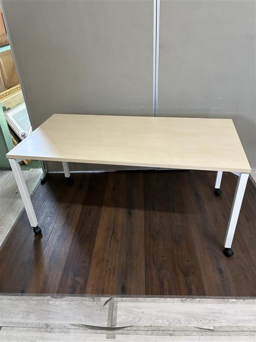 コクヨ　JUTO　ナチュラル天板　4本脚　4名でも余裕を持ったミーティングが可能！！　#岐阜#愛知#三重#静岡#CS在庫
                        JUTO
                                    中古
            