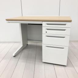 【書類を多く扱う方にも嬉しい4段収納！便利な電源タップ付！】■オカムラ（okamura）製　アドバンス（ADVANCE）　片袖机　4段収納　■W1000×700㎜　■シリンダー錠　■天板：木目ナチュラル×ホワイト　【弊社使用欄：A01063287】