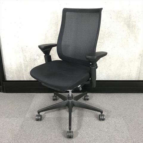 高機能/希少/おすすめ　コクヨ（KOKUYO）製　ベゼル（Bezel）チェア　肘付ハイバックチェア　可動肘　背面メッシュ　■ブラック