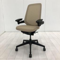 デザイン性×機能性/在宅ワーク/おすすめ　イトーキ（ITOKI）製　ノート（nort）チェア　肘付　ハイバック　背面メッシュ　■可動肘　■サンドイエロー×ブラックシェル