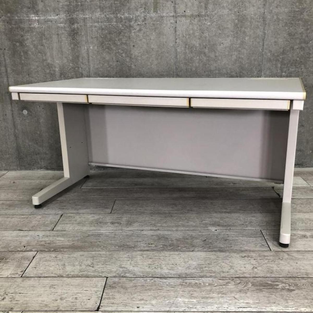 定番デスクが入荷！コクヨ製のオフィス机！横幅1400タイプのため広く使えます！
■コクヨ/BS+/グレー
                        BS+
                                    中古
            