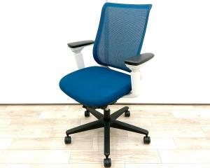 【在庫入替セール品！（本在庫限定価格）】■コクヨ（KOKUYO）製　 ■ミトラ（Mitra）チェア　■肘付き/可動肘　■ローバック　■背面メッシュ　■プルシアンブルー　■オススメ/大人気/定番商品　【弊社使用欄：A01042359】【SN】