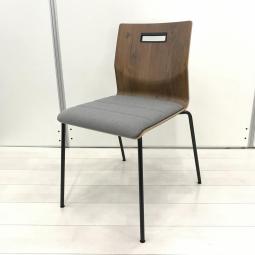 【オシャレな木目調！カフェスペースや休憩スペースにオススメ！】■オカムラ（okamura）製　スイープ（sweep）シリーズ　スタッキングチェア　ミーティングチェア　■ 座パッドタイプ　■背カラー:ラスティックパイン/ 座カラー:グレー