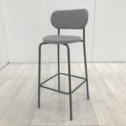 【カウンターテーブルと合わせて使えるおしゃれなカウンターチェア！】■コクヨ（KOKUYO）製　デイズオフィス（DAYS OFFICE）　ハングライクチェア（hang like）　カウンターチェア　ハイチェア 　■背面・座面・脚/グレー　【弊社使用欄：A01044115】
