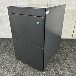 【平机・フリーアドレスデスクのお供に！クールなブラックの3段ワゴン！】■イトーキ（ITOKI）製　　３段ワゴン　フリアド用　H650㎜　　■色：ブラック