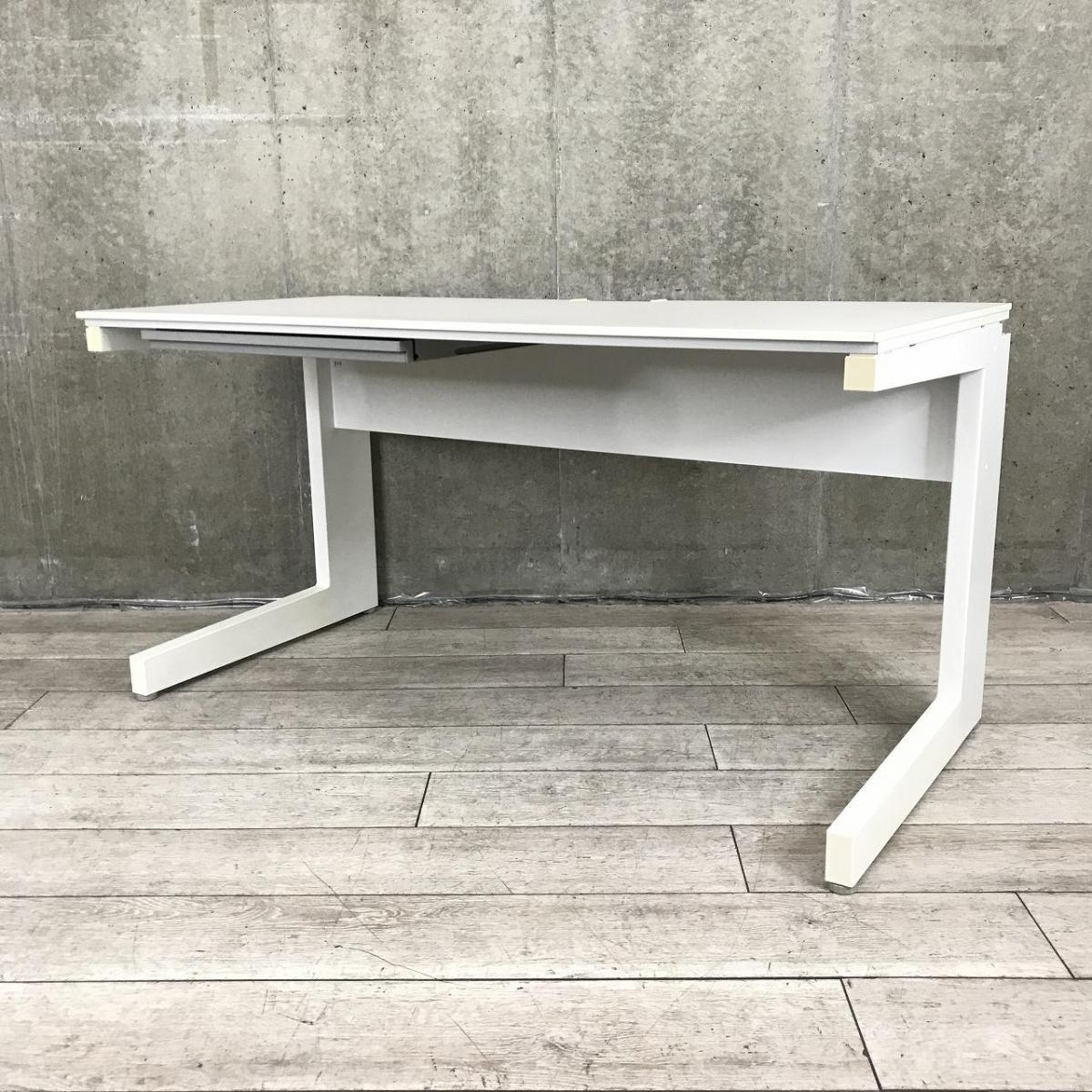 【広々としたワークスペースで使いやすい！】■ウチダ（UCHIDA）　アルプレス（ALPLACE）シリーズ　平机　W1400×D700×H720mm　引き出し付（1箇所）　■配線カバー　■ホワイト
                        アルプレス
                                    中古
            
