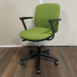 【三次曲面を生かしたフォルム！】◆ウチダ(UCHIDA)製　エニーザチェア　グリーン【コンパクト設計】#岐阜#愛知#三重#静岡#CS在庫