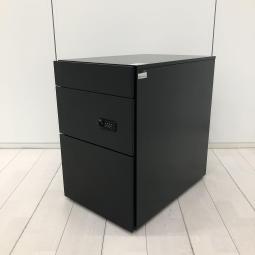 【フリアドデスクや平机の収納力アップに！前面に取っ手がないフラットなデザイン！】■ITOKI（イトーキ)　INSTATE（インステート）　3段ワゴン　W395×D590×H610㎜　キャスター付き　■ダイヤル鍵 　■ブラック