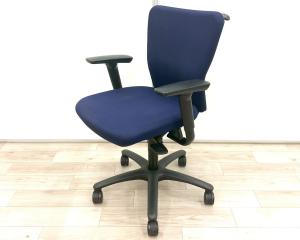 ■Okamura/オカムラ　■カロッツァ(Carrozza)チェア　■肘付き/可動肘　■ハンガー付き　■ダークブルー×ブラックシェル　■オススメ/大人気/定番商品　【弊社使用欄：A01061031】