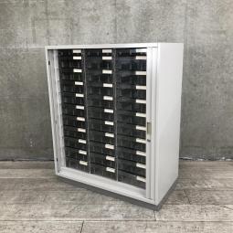 【書類・備品整理の必需品！シャッター戸付きの珍しいクリスタルトレー！】■イトーキ（ITOKI）製　シンラインシリーズ（THIN LINE）　クリスタルトレー　■3列（浅型1段＋深型10段）　■シャッター戸付き　■シリンダー錠　■グレー　【激レア！】【T3】