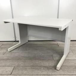 【定番・安定のスタンダードデスクシリーズ！サイズも定番の横幅1200㎜！】■ウチダ(UCHIDA)製　スカエナシリーズ　平机　引き出し無し　W1200×D700×H720㎜　■ホワイト　■配線Kタイプ