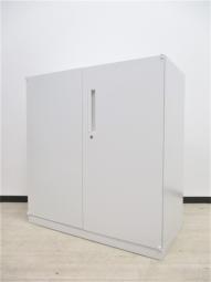 【人気の観音開きタイプ・取っ手が大きく使い勝手のよい定番キャビネット！　希少な高さ950mm！　窓下にも設置しやすい！】■ウチダ(UCHIDA)製　ハイパーストレージ(HS)シリーズ　両開き書庫　ローキャビネット　■D(奥行)400　■ホワイト　■シリンダー錠