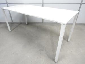 【スタンダードなデザインで様々な空間にフィット！】 ■オカムラ　アルツァータシリーズ　ミーティングテーブル　W1600×D700×H700mm　ホワイト　※脚にキズがあるためお安く！【訳あり商品】