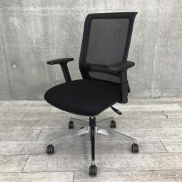 【背もたれメッシュ×ブラックの人気仕様！】■コクヨ（KOKUYO）製　エントリー（ENTRY）チェア　肘付　ハイバック　■可動肘　■背メッシュ×ブラック　【弊社使用欄：A01065212】